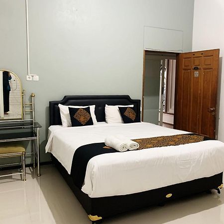 Tjahaja Baroe Syariah Mitra Reddoorz At Dukuh Kupang Otel Surabaya Dış mekan fotoğraf