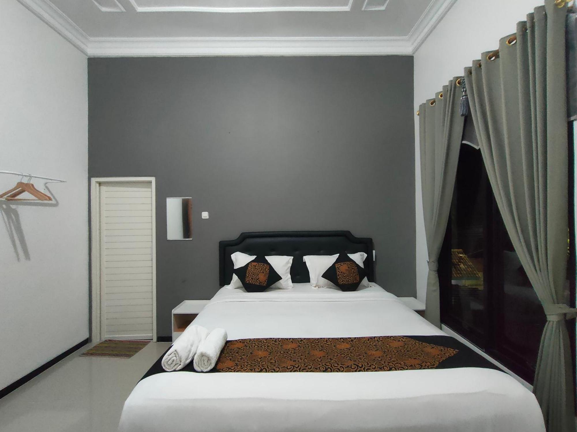 Tjahaja Baroe Syariah Mitra Reddoorz At Dukuh Kupang Otel Surabaya Dış mekan fotoğraf
