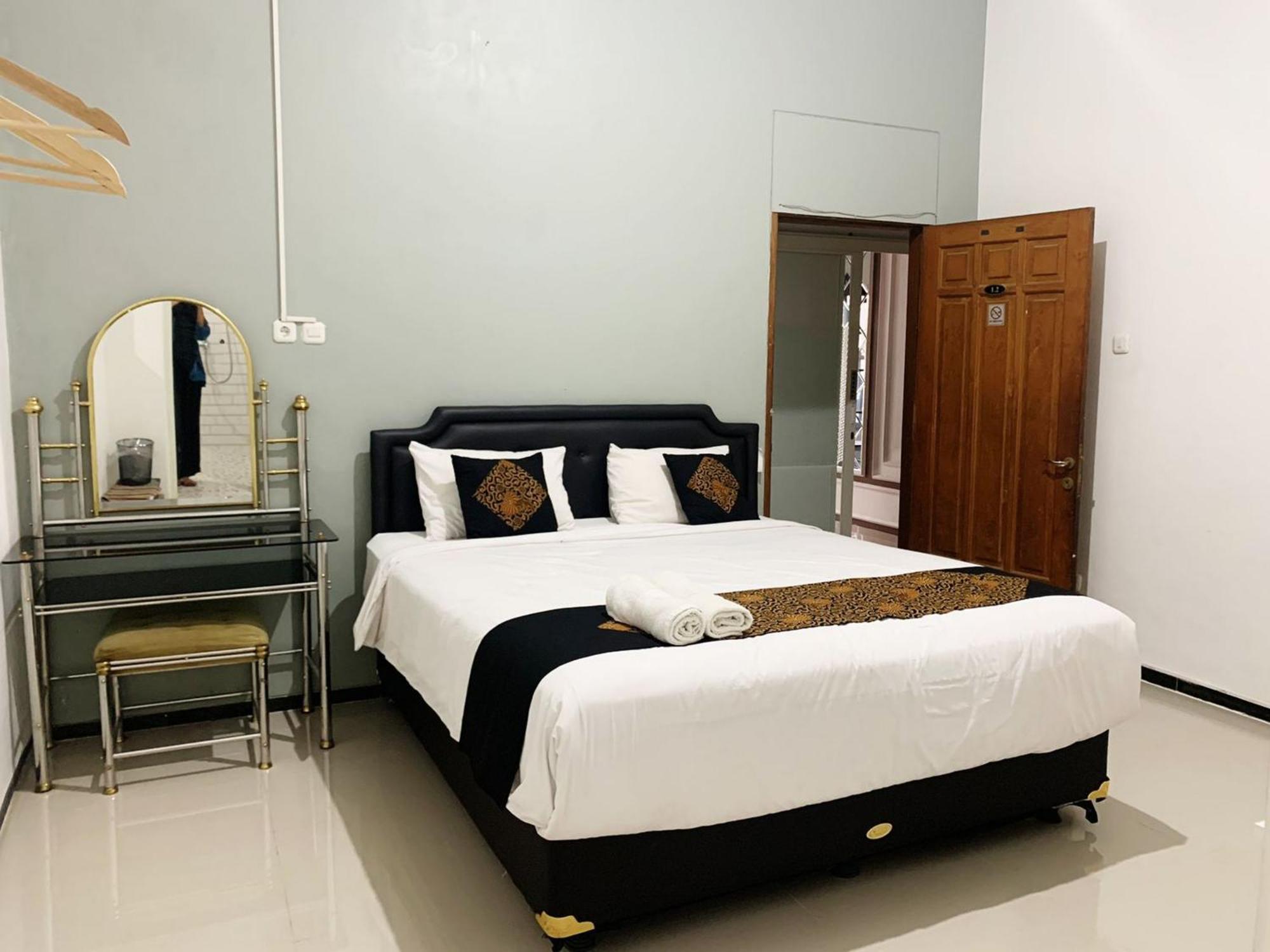 Tjahaja Baroe Syariah Mitra Reddoorz At Dukuh Kupang Otel Surabaya Dış mekan fotoğraf