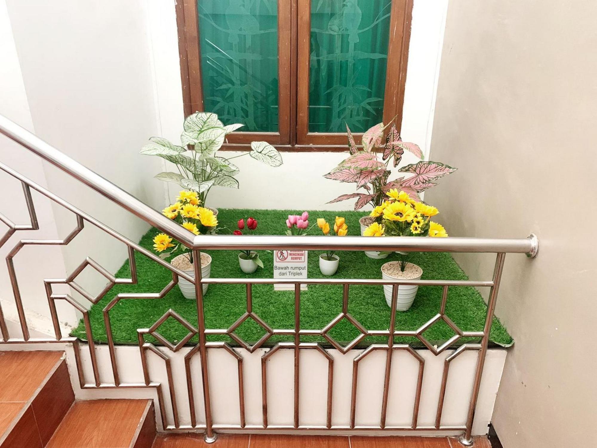 Tjahaja Baroe Syariah Mitra Reddoorz At Dukuh Kupang Otel Surabaya Dış mekan fotoğraf