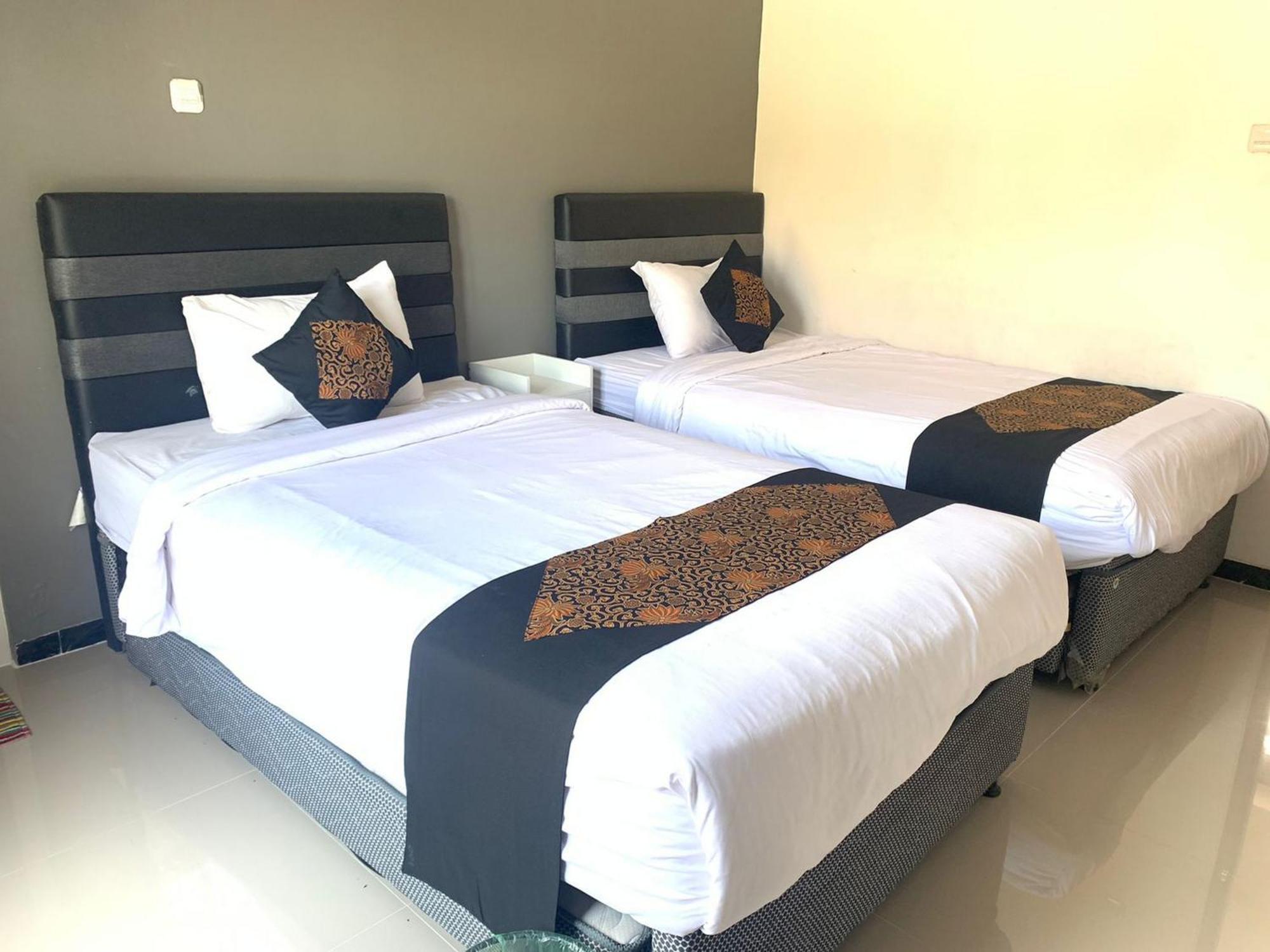 Tjahaja Baroe Syariah Mitra Reddoorz At Dukuh Kupang Otel Surabaya Dış mekan fotoğraf